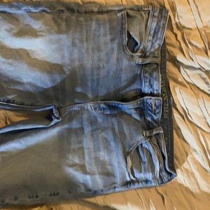 Super comfy AMERICAN eagle jeans w rips